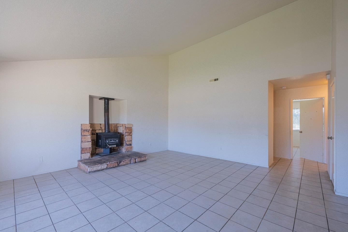 Detail Gallery Image 6 of 27 For 720 Clearview Dr, Hollister,  CA 95023 - 3 Beds | 2 Baths