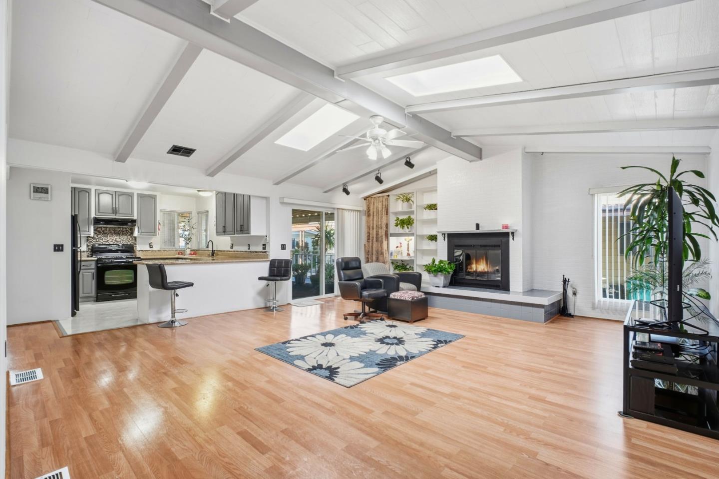 Detail Gallery Image 8 of 24 For 29372 Providence Way #111,  Hayward,  CA 94544 - 2 Beds | 2 Baths