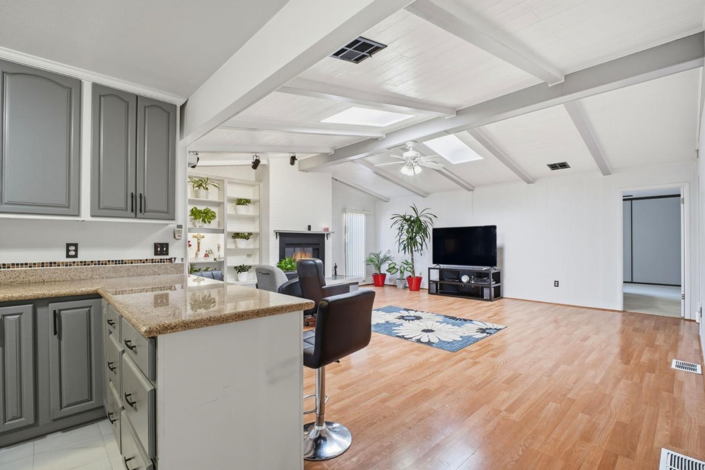 Detail Gallery Image 9 of 24 For 29372 Providence Way #111,  Hayward,  CA 94544 - 2 Beds | 2 Baths