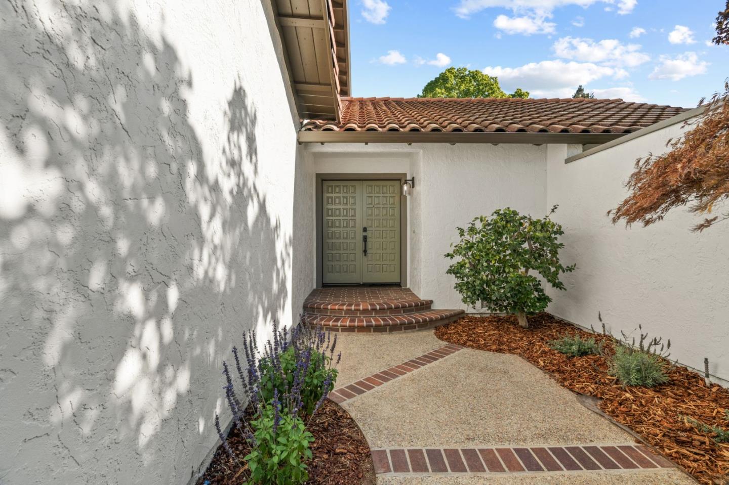 Detail Gallery Image 6 of 54 For 1390 Pierce Ranch Rd, San Jose,  CA 95120 - 4 Beds | 2/1 Baths
