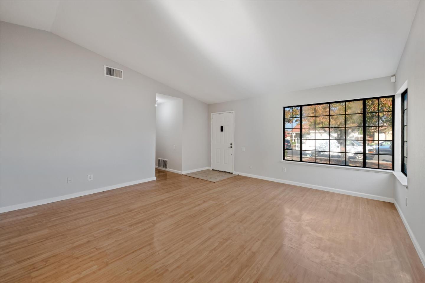 Detail Gallery Image 3 of 22 For 2816 Croft Dr, San Jose,  CA 95148 - 3 Beds | 2 Baths