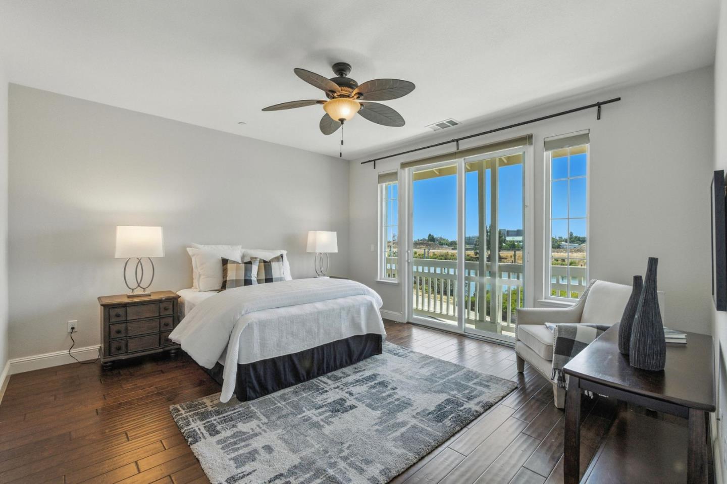 Detail Gallery Image 10 of 15 For 636 Fan Tail Way #905,  Redwood City,  CA 94063 - 2 Beds | 2/1 Baths