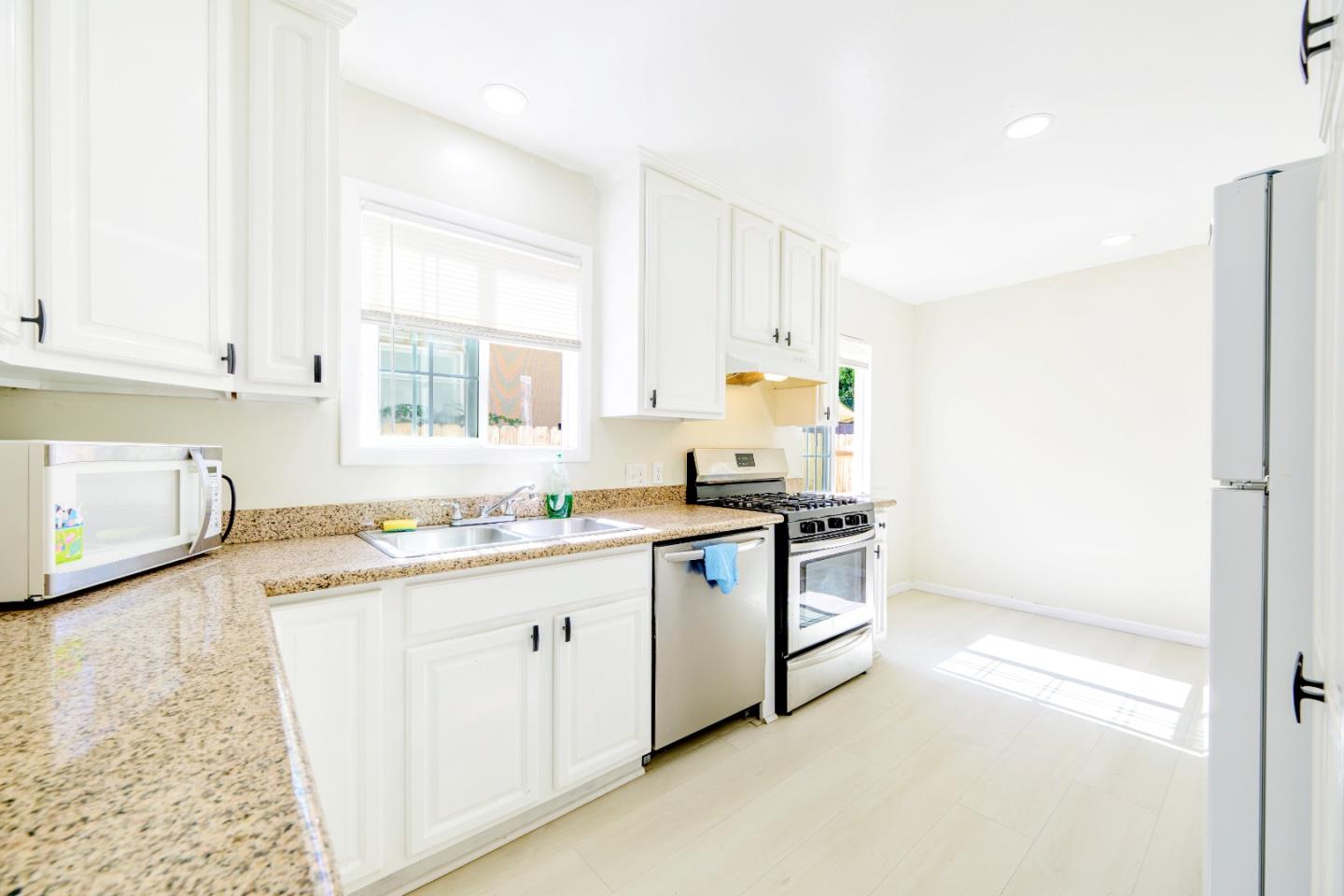 Detail Gallery Image 4 of 49 For 16829 Daryl Ave, San Lorenzo,  CA 94580 - 4 Beds | 2 Baths