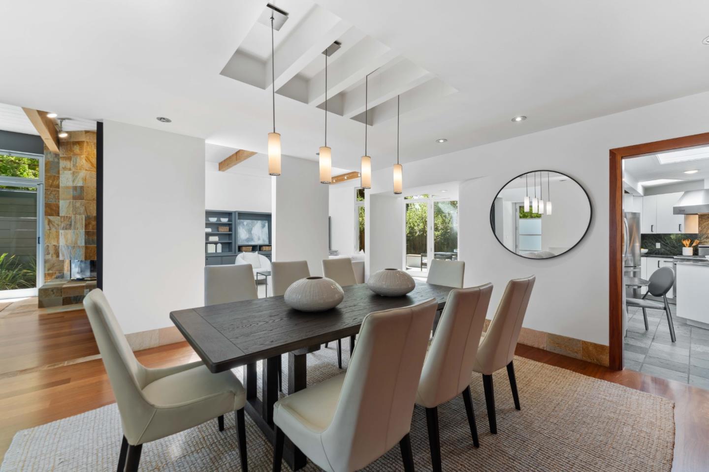 Detail Gallery Image 10 of 39 For 705 Evergreen St, Menlo Park,  CA 94025 - 5 Beds | 3/1 Baths