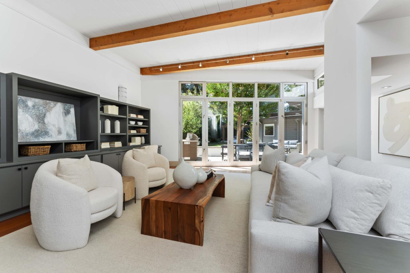 Detail Gallery Image 11 of 39 For 705 Evergreen St, Menlo Park,  CA 94025 - 5 Beds | 3/1 Baths