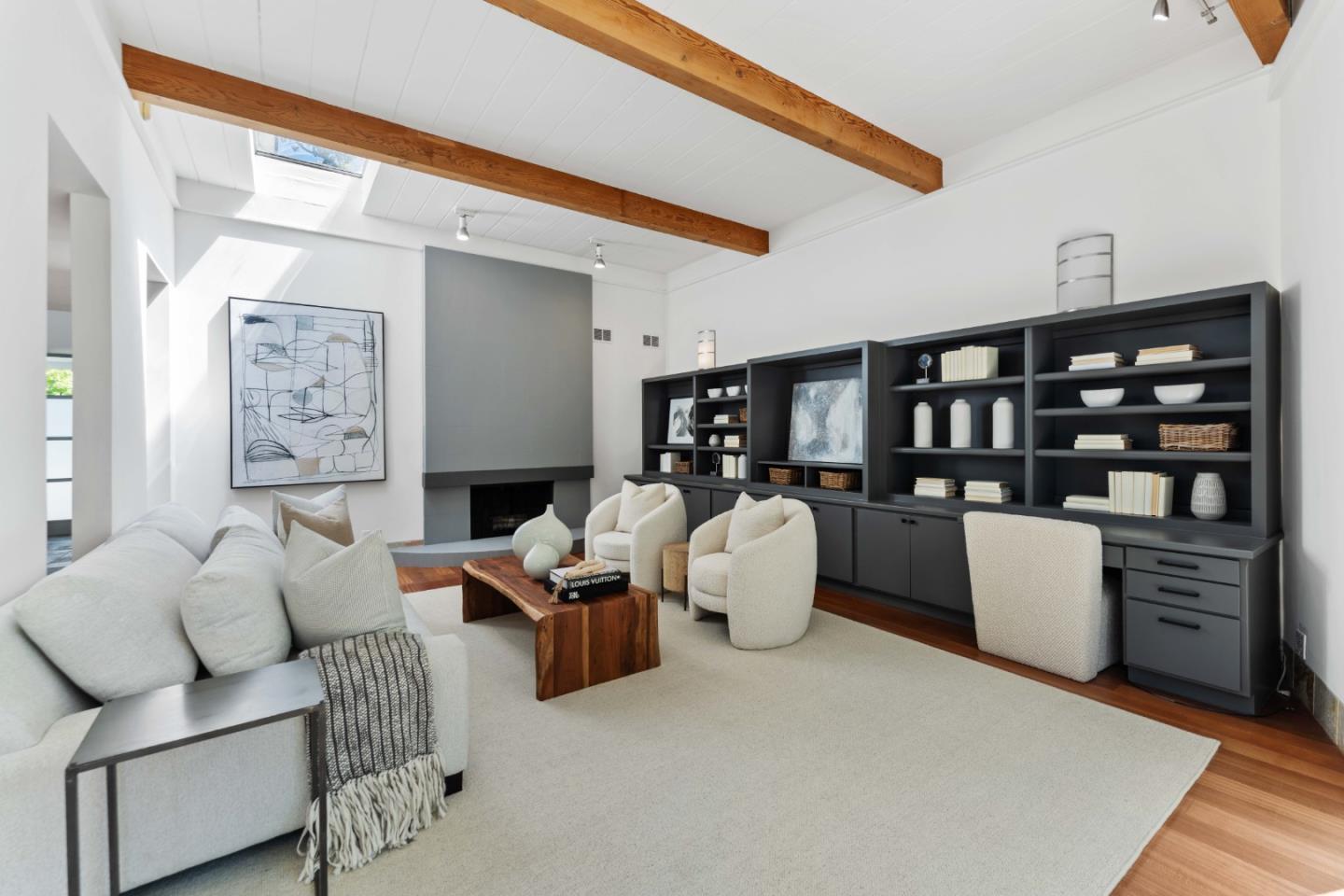 Detail Gallery Image 13 of 39 For 705 Evergreen St, Menlo Park,  CA 94025 - 5 Beds | 3/1 Baths