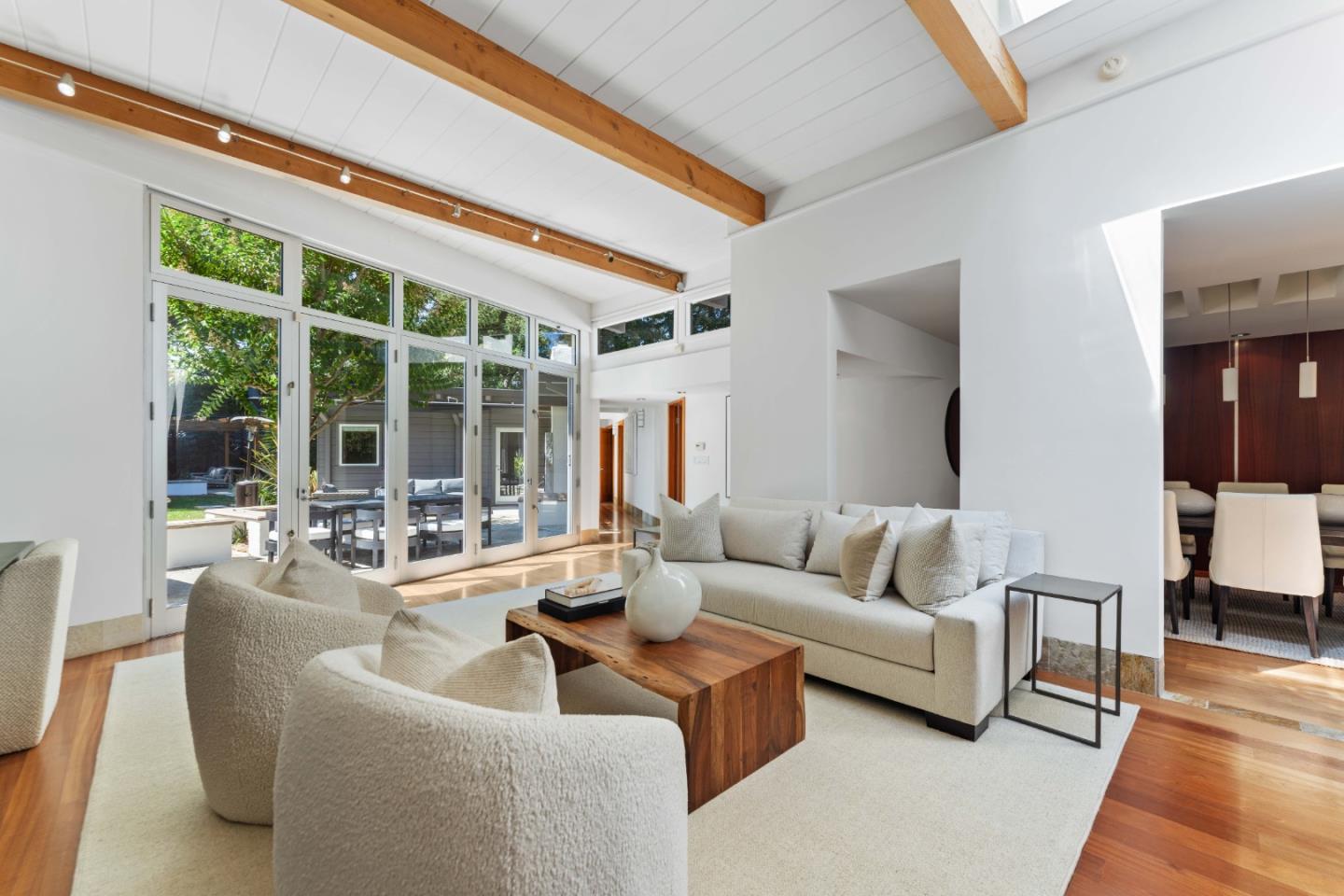 Detail Gallery Image 14 of 39 For 705 Evergreen St, Menlo Park,  CA 94025 - 5 Beds | 3/1 Baths