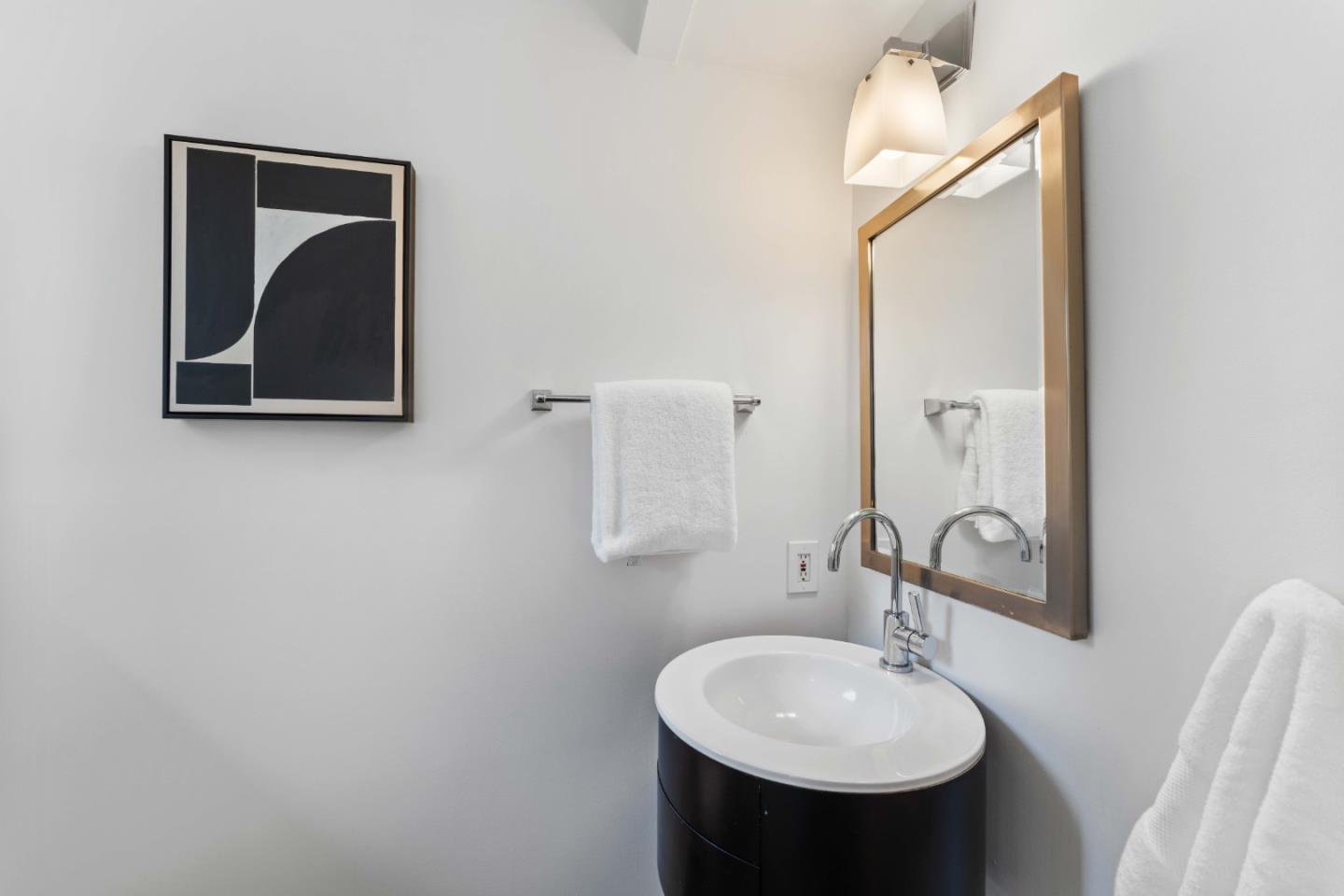 Detail Gallery Image 18 of 39 For 705 Evergreen St, Menlo Park,  CA 94025 - 5 Beds | 3/1 Baths