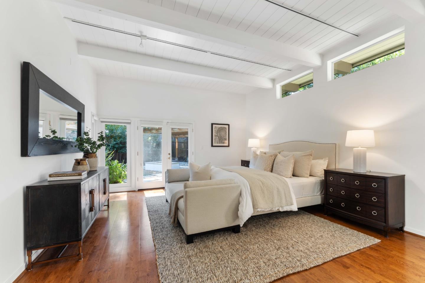 Detail Gallery Image 20 of 39 For 705 Evergreen St, Menlo Park,  CA 94025 - 5 Beds | 3/1 Baths