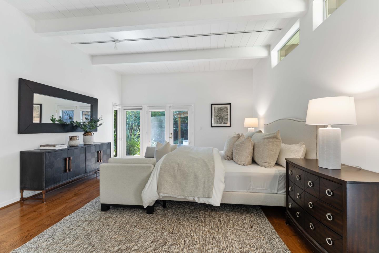 Detail Gallery Image 21 of 39 For 705 Evergreen St, Menlo Park,  CA 94025 - 5 Beds | 3/1 Baths