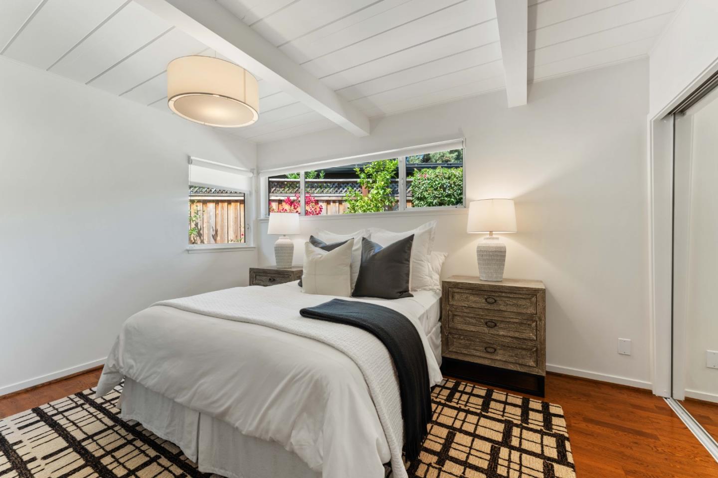 Detail Gallery Image 27 of 39 For 705 Evergreen St, Menlo Park,  CA 94025 - 5 Beds | 3/1 Baths