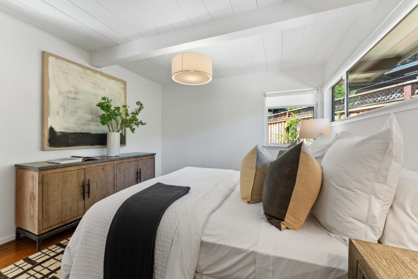 Detail Gallery Image 28 of 39 For 705 Evergreen St, Menlo Park,  CA 94025 - 5 Beds | 3/1 Baths