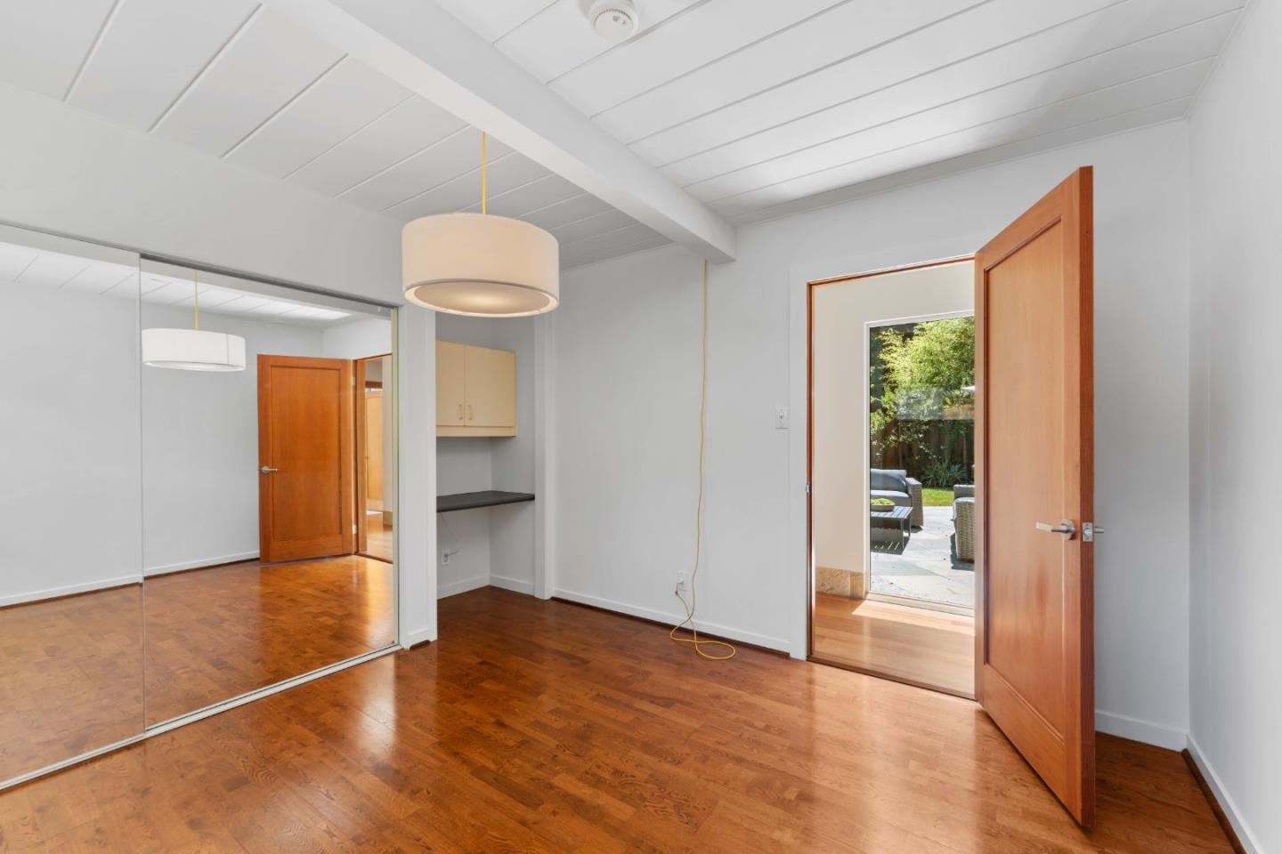 Detail Gallery Image 32 of 39 For 705 Evergreen St, Menlo Park,  CA 94025 - 5 Beds | 3/1 Baths