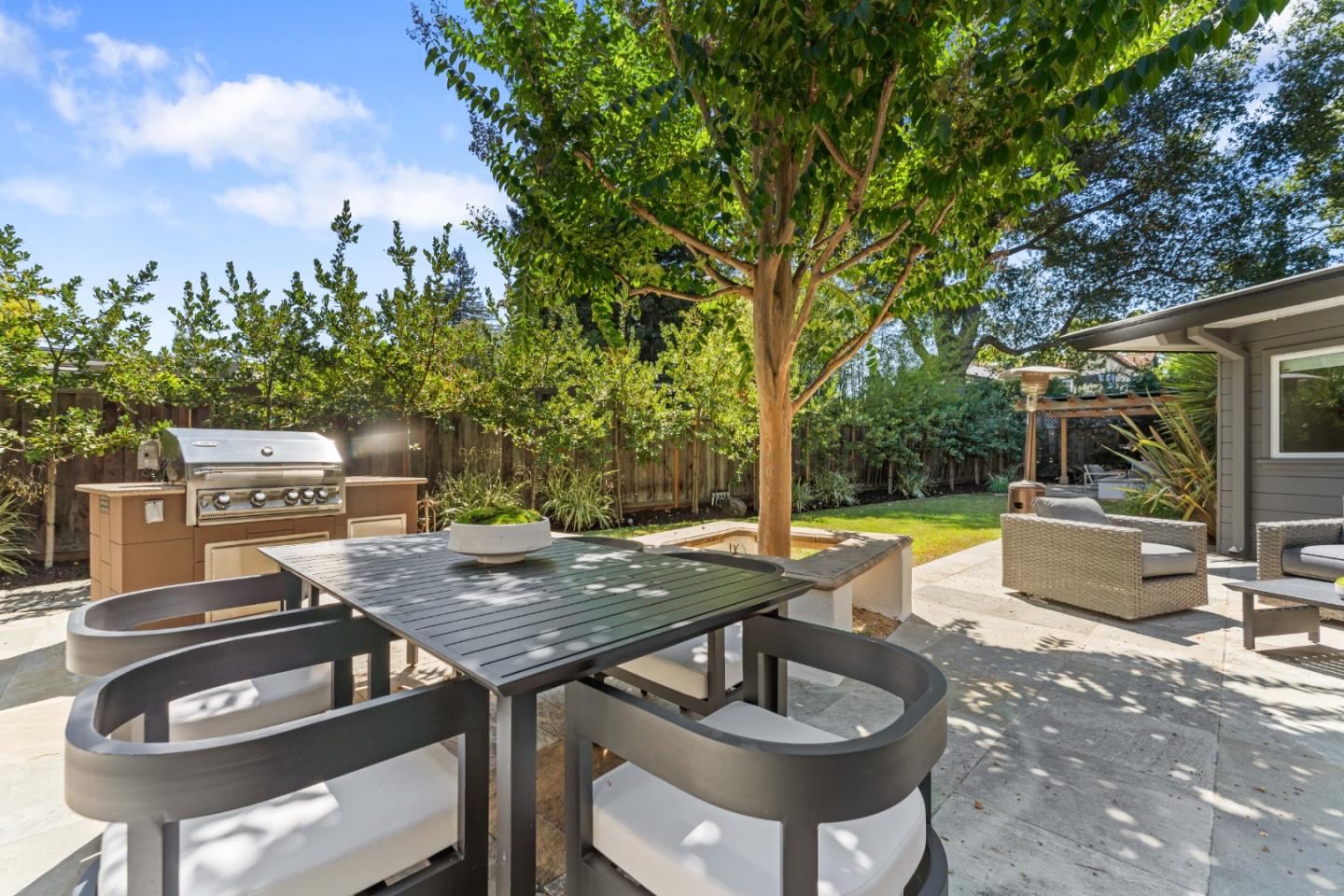 Detail Gallery Image 34 of 39 For 705 Evergreen St, Menlo Park,  CA 94025 - 5 Beds | 3/1 Baths