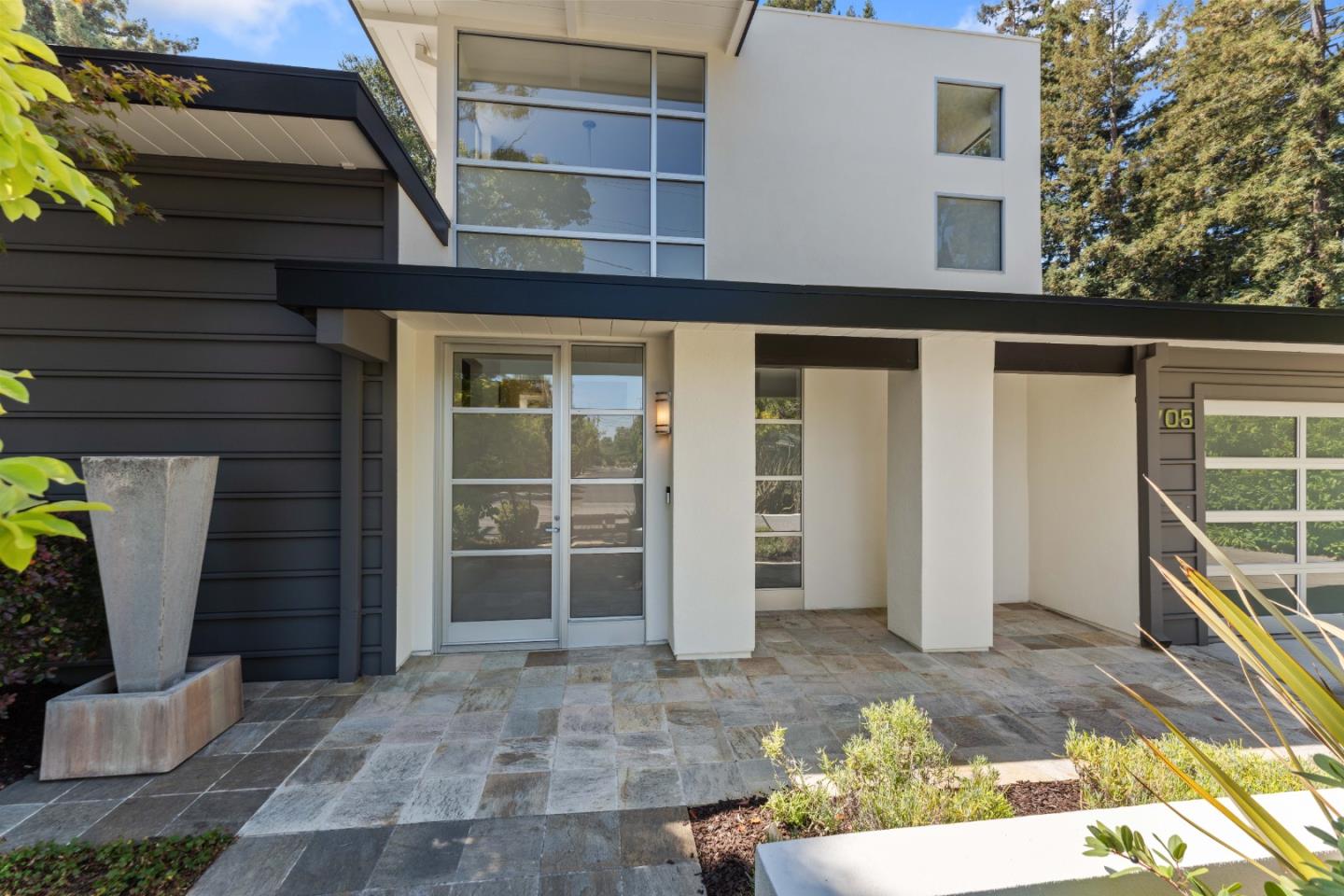 Detail Gallery Image 4 of 39 For 705 Evergreen St, Menlo Park,  CA 94025 - 5 Beds | 3/1 Baths