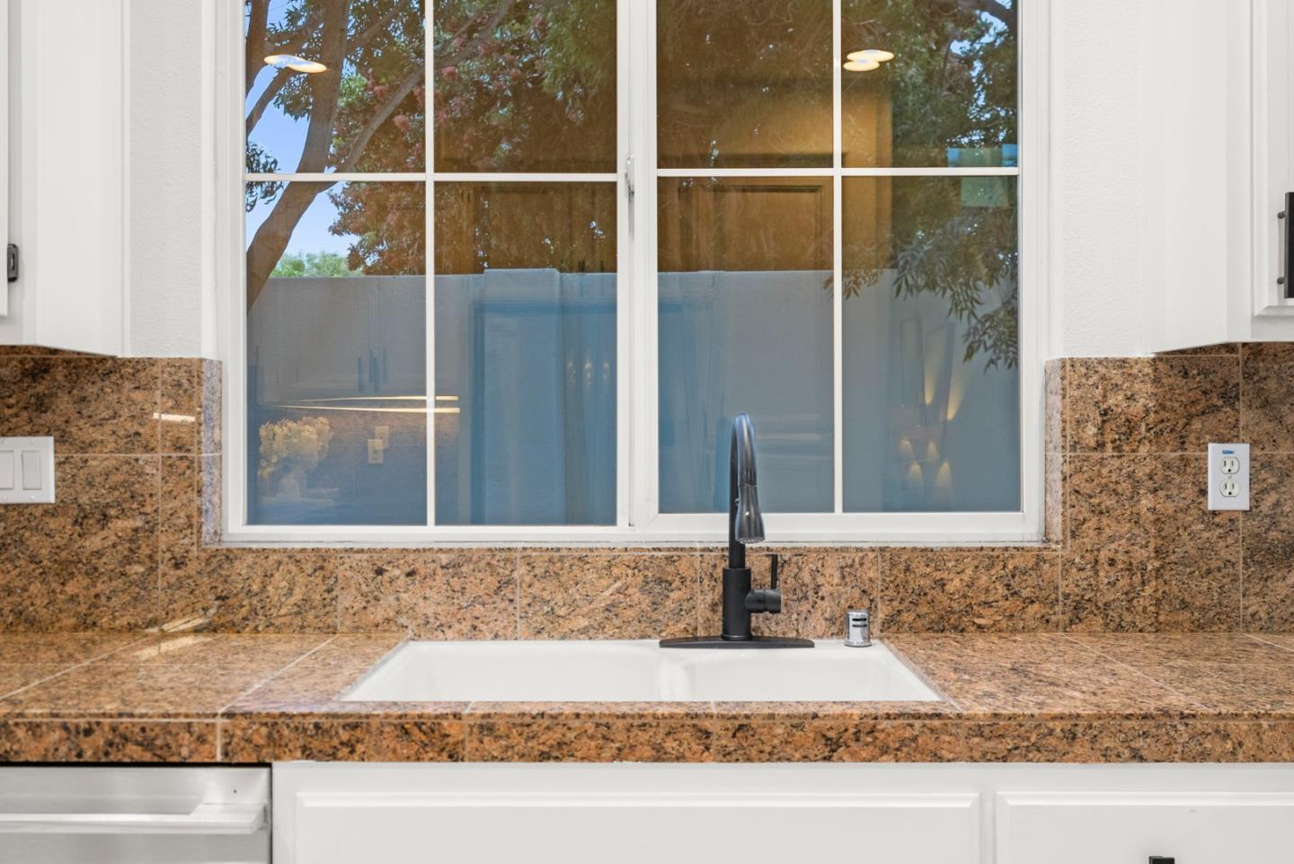 Detail Gallery Image 13 of 46 For 34298 Torrey Pine Ln, Union City,  CA 94587 - 4 Beds | 3 Baths