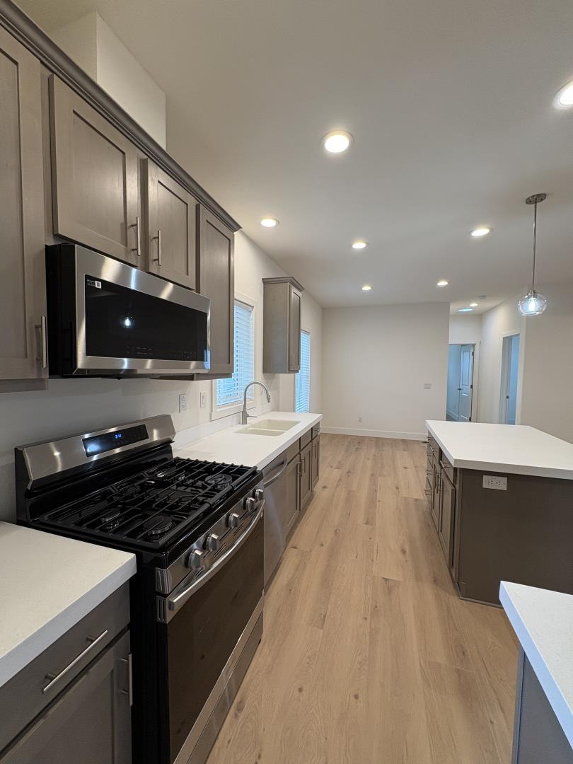 Detail Gallery Image 3 of 16 For 1099 38th Ave #58,  Santa Cruz,  CA 95062 - 3 Beds | 2 Baths