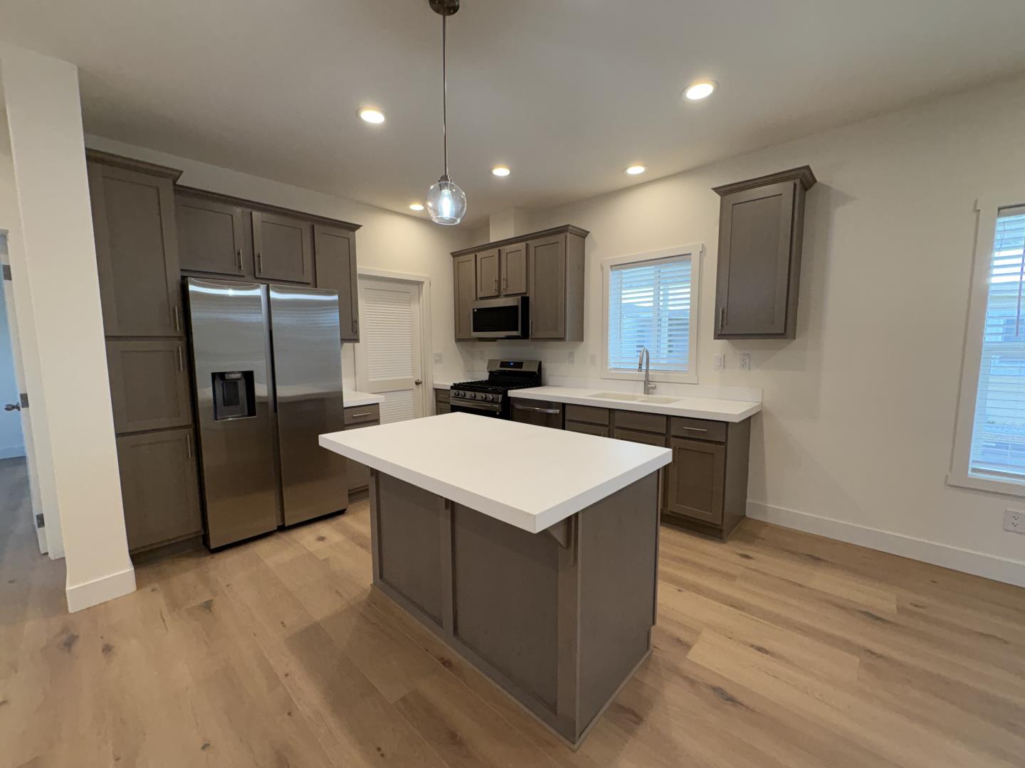 Detail Gallery Image 4 of 16 For 1099 38th Ave #58,  Santa Cruz,  CA 95062 - 3 Beds | 2 Baths