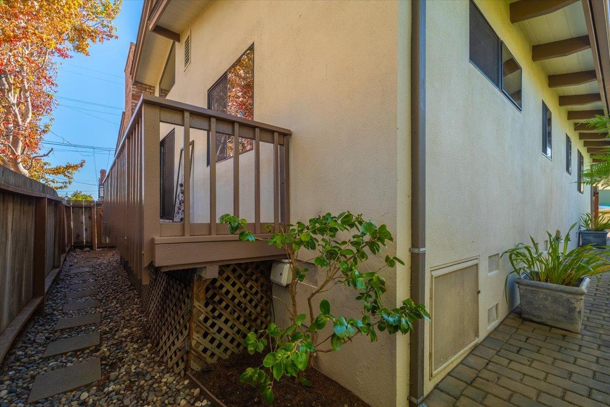 Detail Gallery Image 13 of 45 For 142 11th St, Pacific Grove,  CA 93950 - 2 Beds | 2 Baths