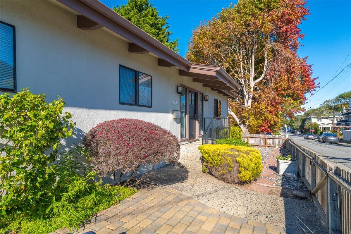 Detail Gallery Image 6 of 45 For 142 11th St, Pacific Grove,  CA 93950 - 2 Beds | 2 Baths