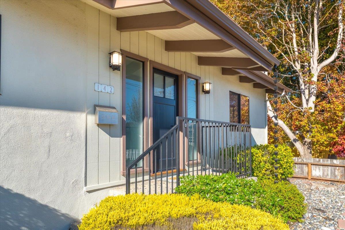 Detail Gallery Image 7 of 45 For 142 11th St, Pacific Grove,  CA 93950 - 2 Beds | 2 Baths