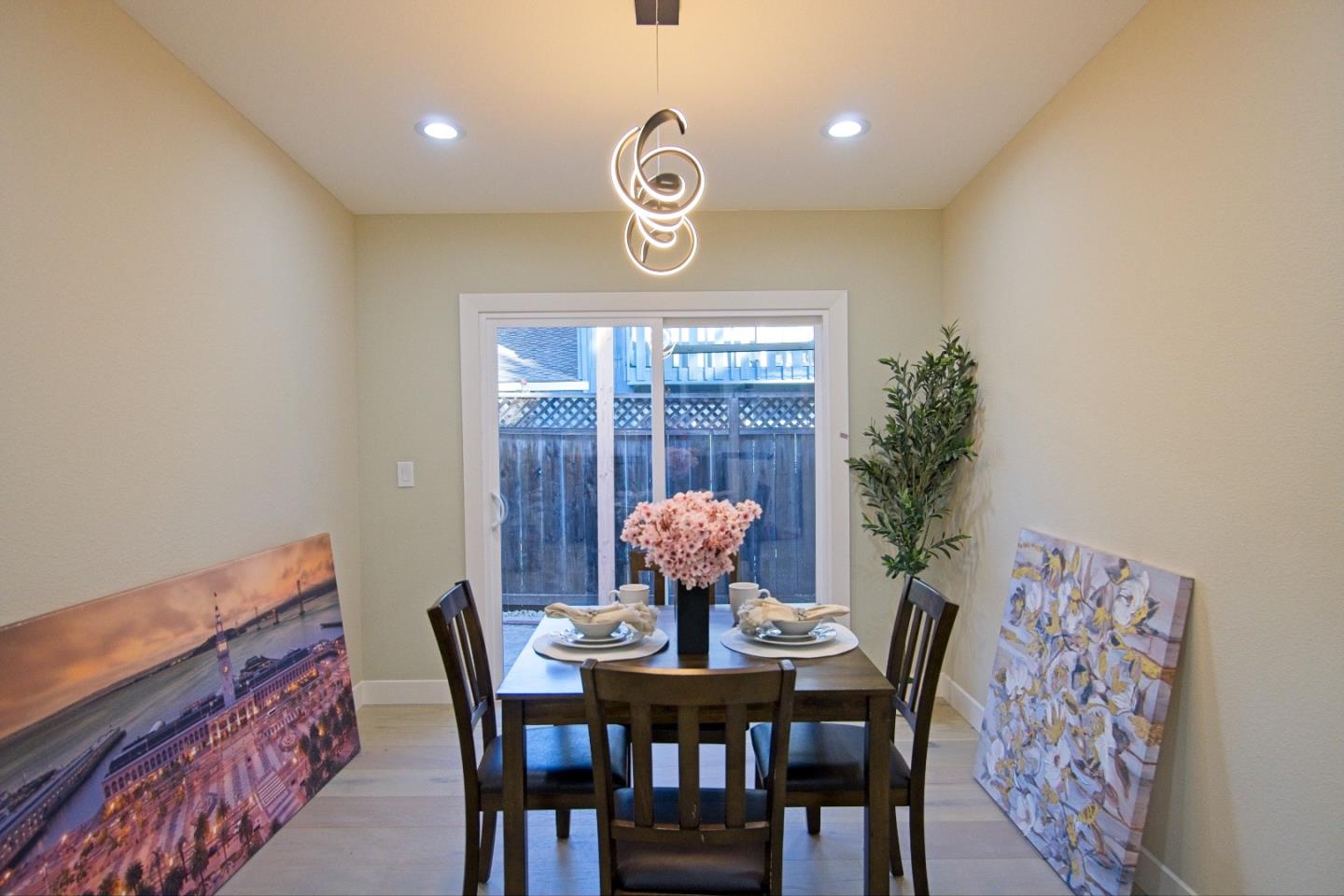 Detail Gallery Image 2 of 14 For 744 Hamilton Ln, Santa Clara,  CA 95051 - 3 Beds | 2 Baths