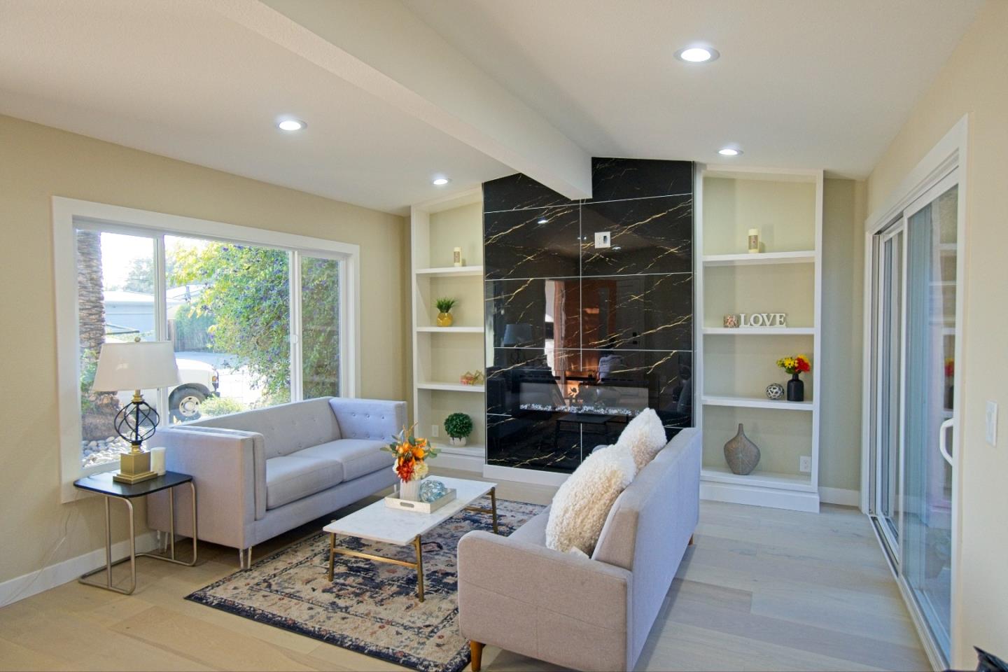 Detail Gallery Image 4 of 14 For 744 Hamilton Ln, Santa Clara,  CA 95051 - 3 Beds | 2 Baths