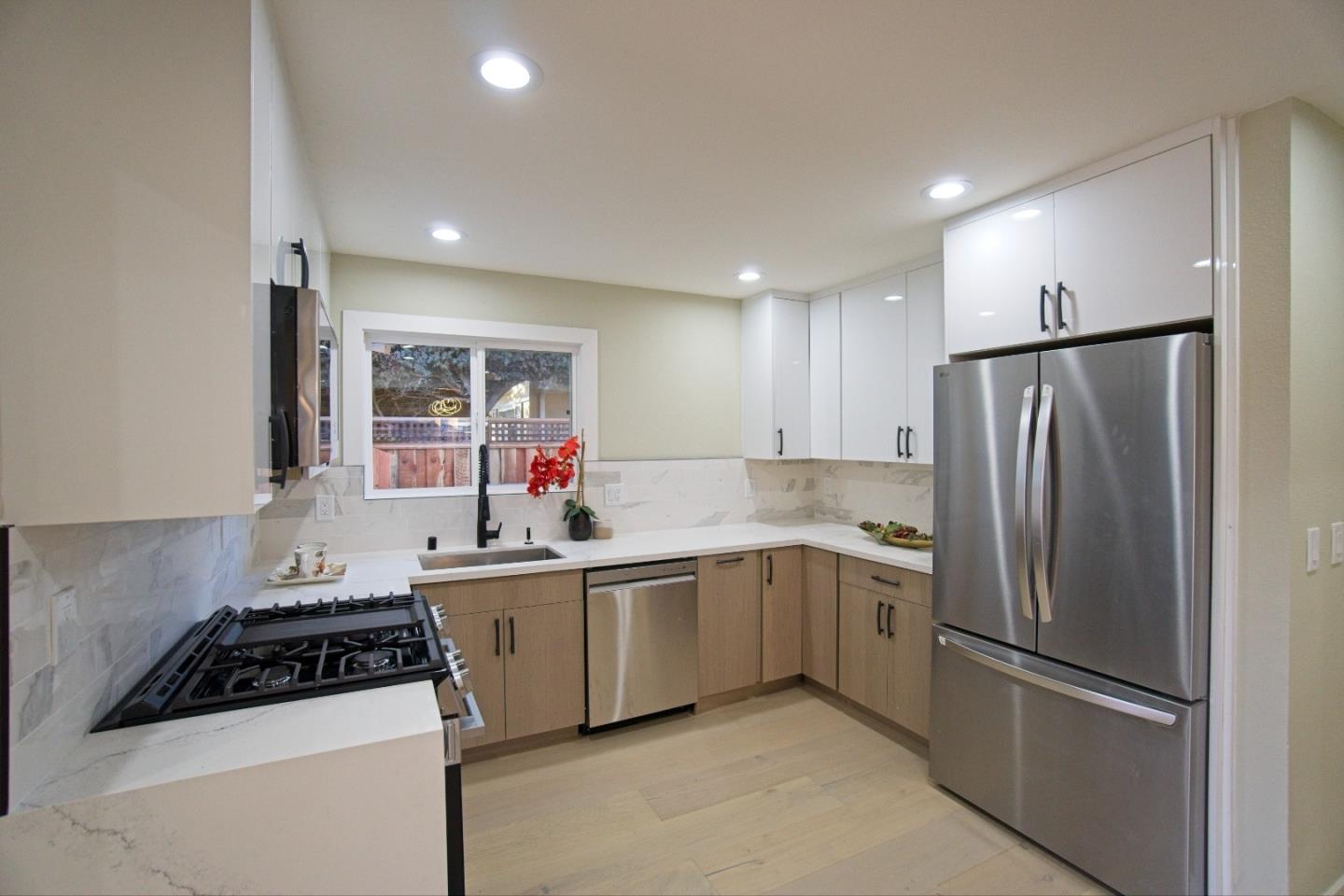 Detail Gallery Image 8 of 14 For 744 Hamilton Ln, Santa Clara,  CA 95051 - 3 Beds | 2 Baths