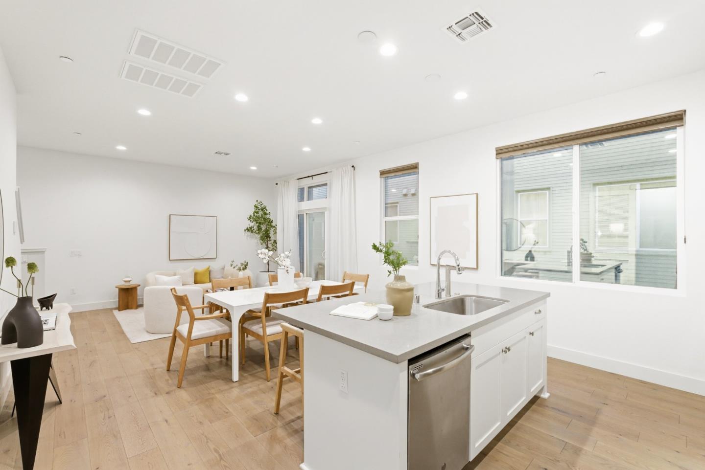 Detail Gallery Image 2 of 25 For 254 Terraine St, San Jose,  CA 95110 - 2 Beds | 2/1 Baths