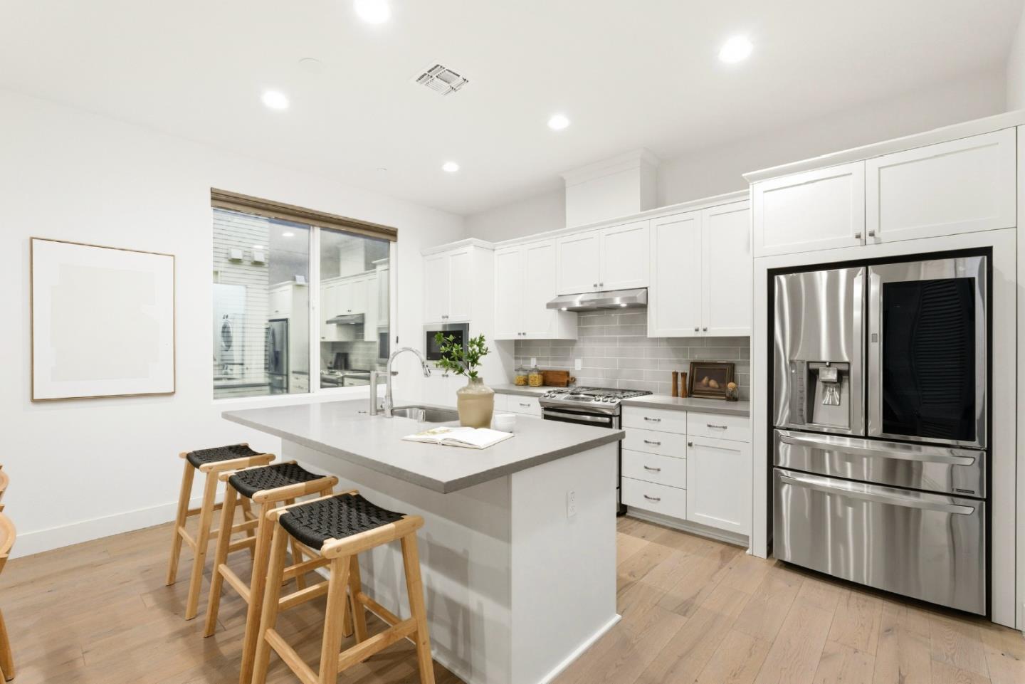 Detail Gallery Image 3 of 25 For 254 Terraine St, San Jose,  CA 95110 - 2 Beds | 2/1 Baths