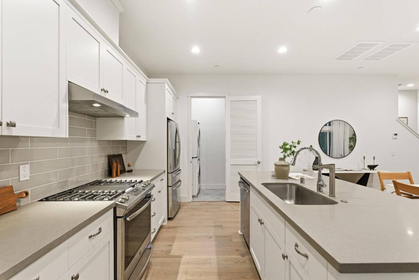 Detail Gallery Image 6 of 25 For 254 Terraine St, San Jose,  CA 95110 - 2 Beds | 2/1 Baths