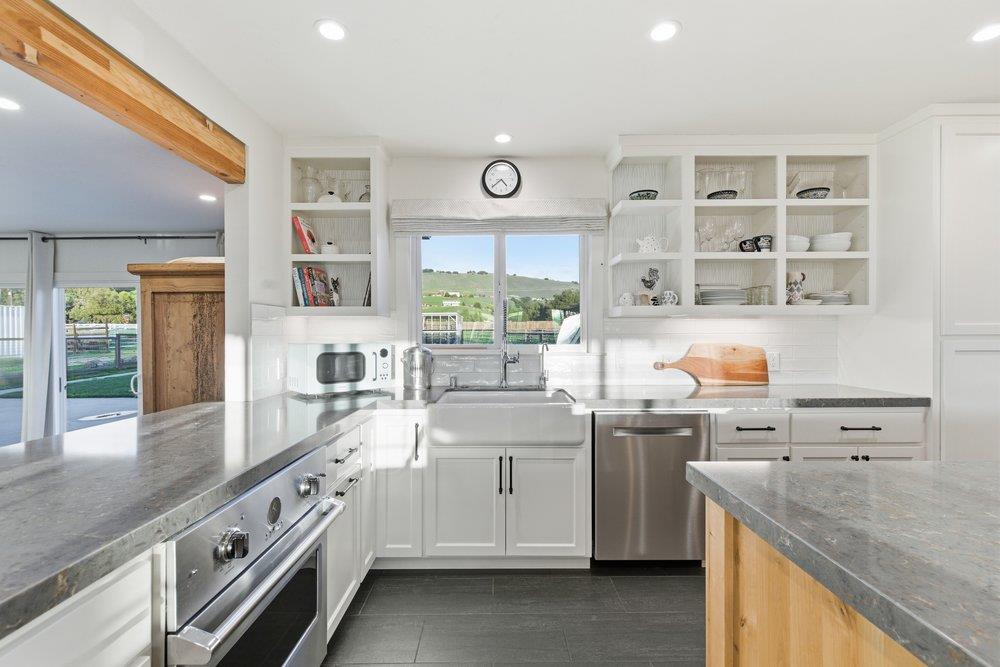 Detail Gallery Image 9 of 31 For 10500 Travis Ct, Gilroy,  CA 95020 - 3 Beds | 2 Baths