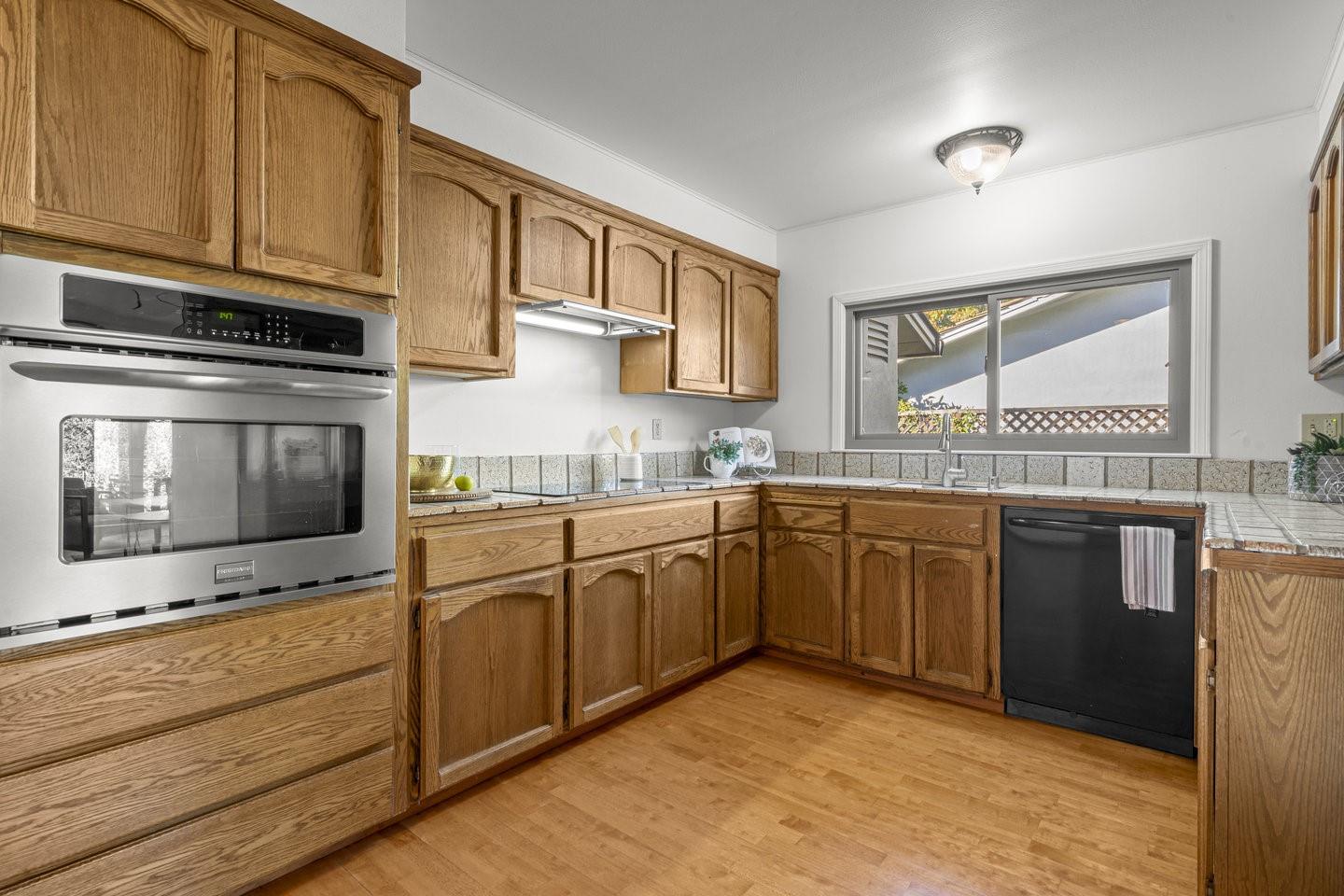 Detail Gallery Image 25 of 52 For 1446 La Crosse Dr, Sunnyvale,  CA 94087 - 3 Beds | 2 Baths