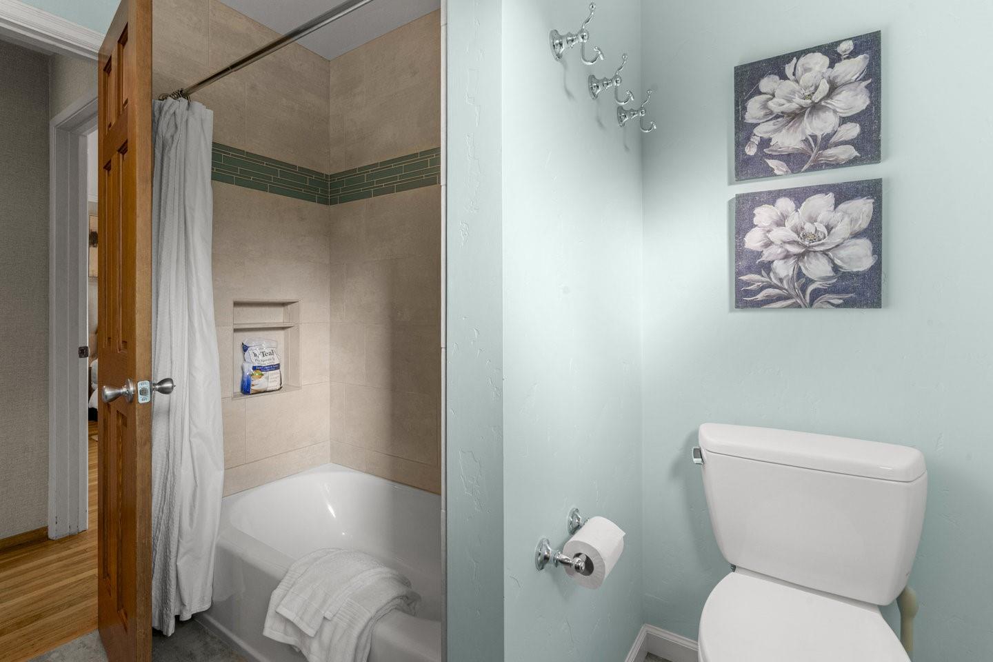 Detail Gallery Image 40 of 52 For 1446 La Crosse Dr, Sunnyvale,  CA 94087 - 3 Beds | 2 Baths