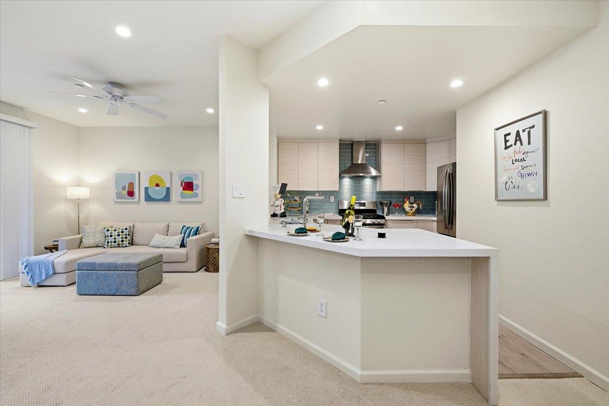 Detail Gallery Image 10 of 23 For 608 Arcadia Ter #201,  Sunnyvale,  CA 94085 - 3 Beds | 2 Baths