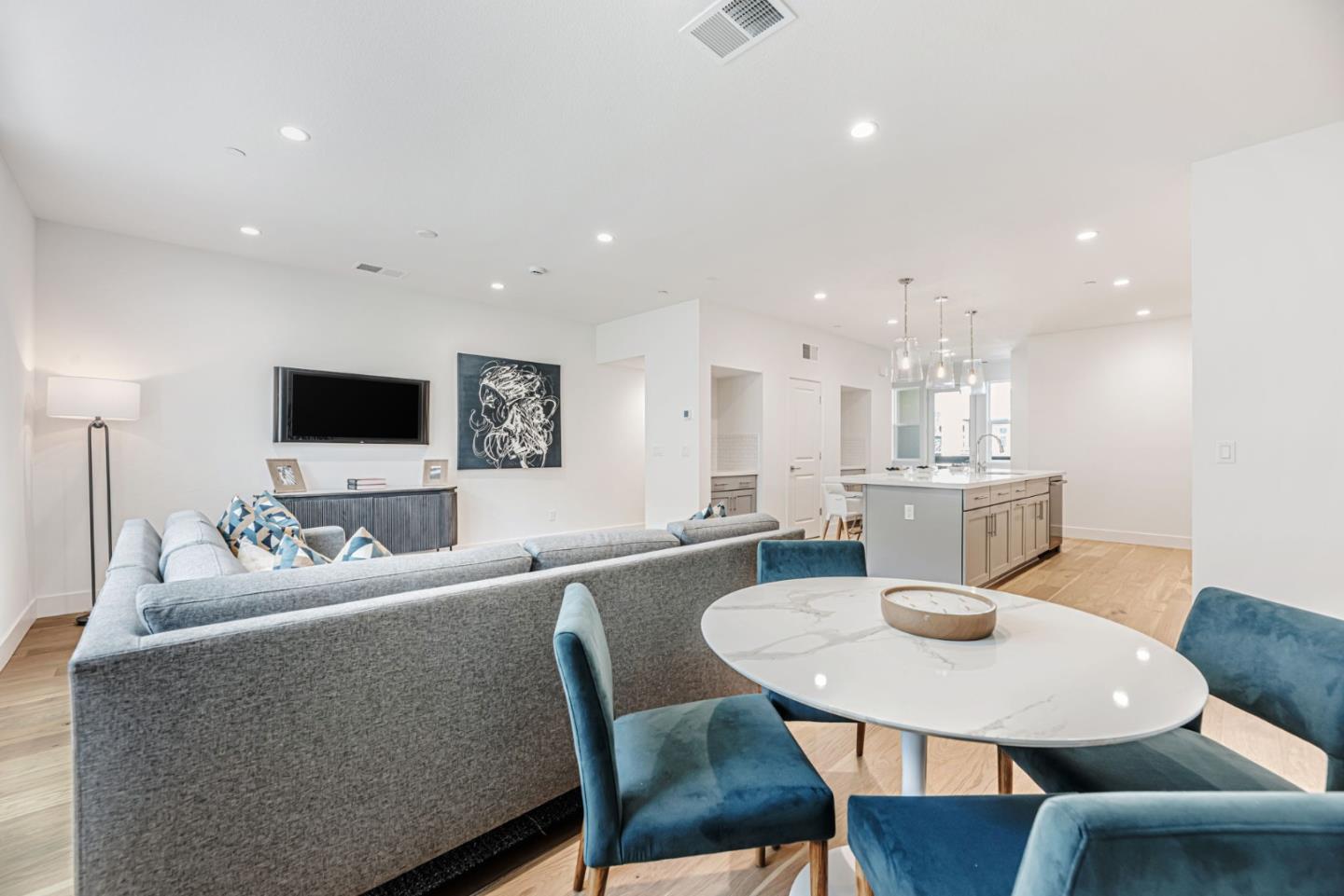 Detail Gallery Image 8 of 22 For 3209 Ivory Ter, San Ramon,  CA 94583 - 4 Beds | 3/1 Baths