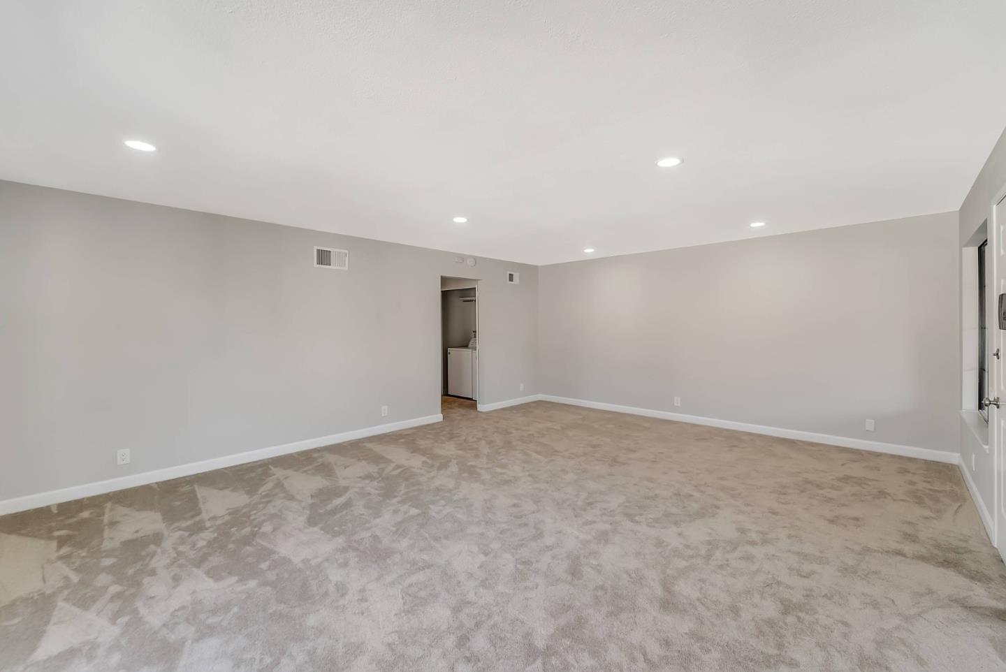 Detail Gallery Image 11 of 26 For 156 Kenbrook Cir, San Jose,  CA 95111 - 1 Beds | 1 Baths