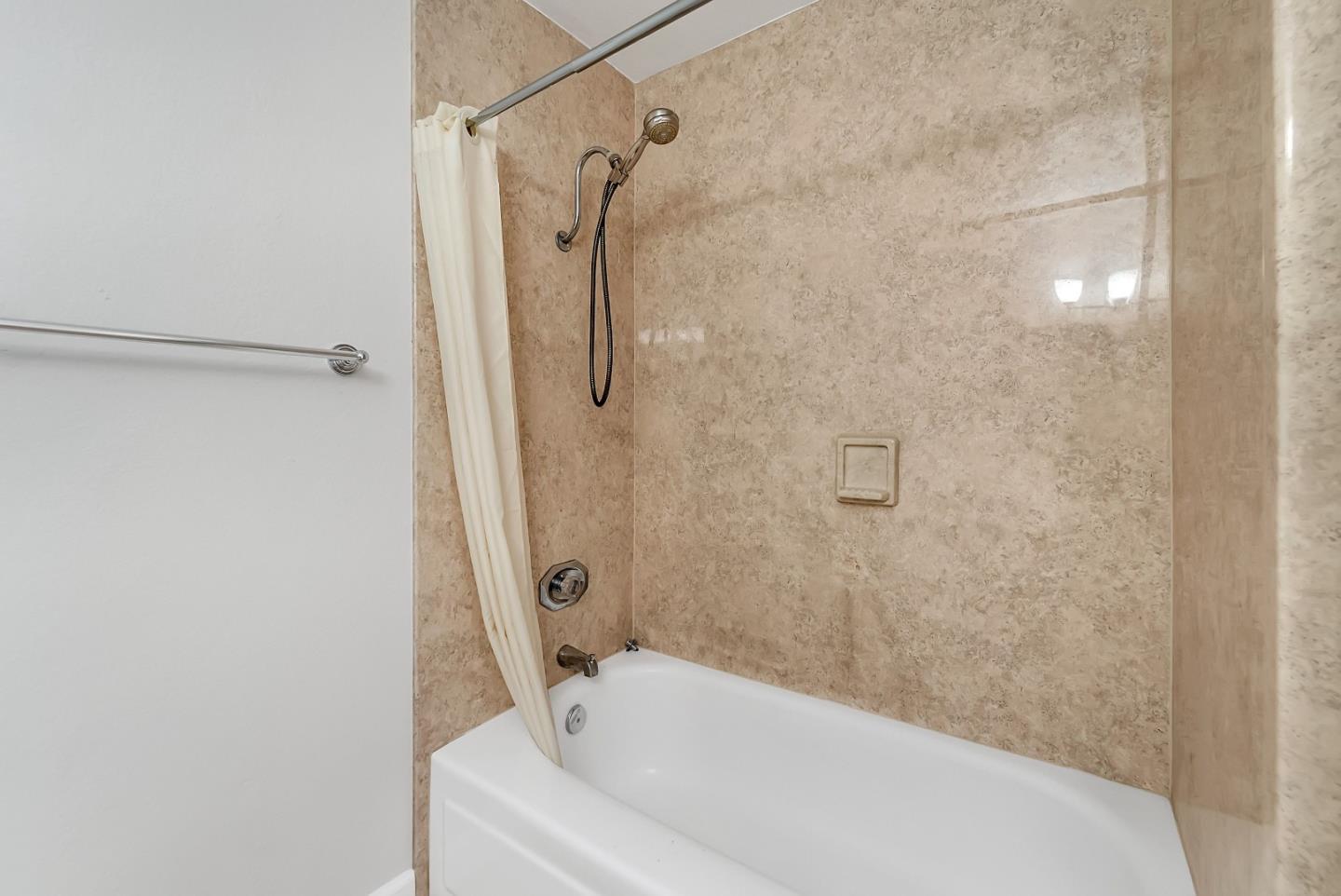 Detail Gallery Image 17 of 26 For 156 Kenbrook Cir, San Jose,  CA 95111 - 1 Beds | 1 Baths