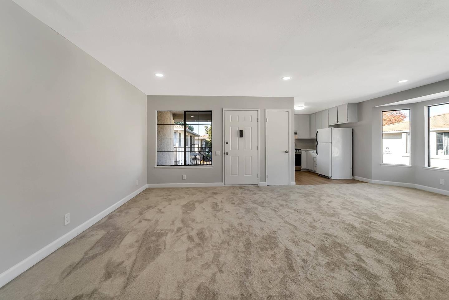 Detail Gallery Image 4 of 26 For 156 Kenbrook Cir, San Jose,  CA 95111 - 1 Beds | 1 Baths