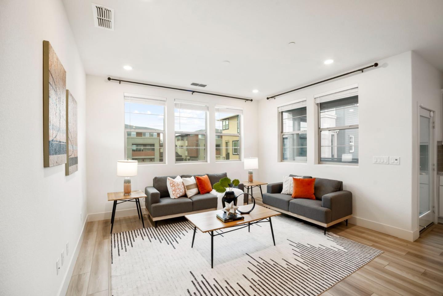 Detail Gallery Image 12 of 55 For 5720 Greige Cir #G,  Dublin,  CA 94568 - 3 Beds | 2/1 Baths