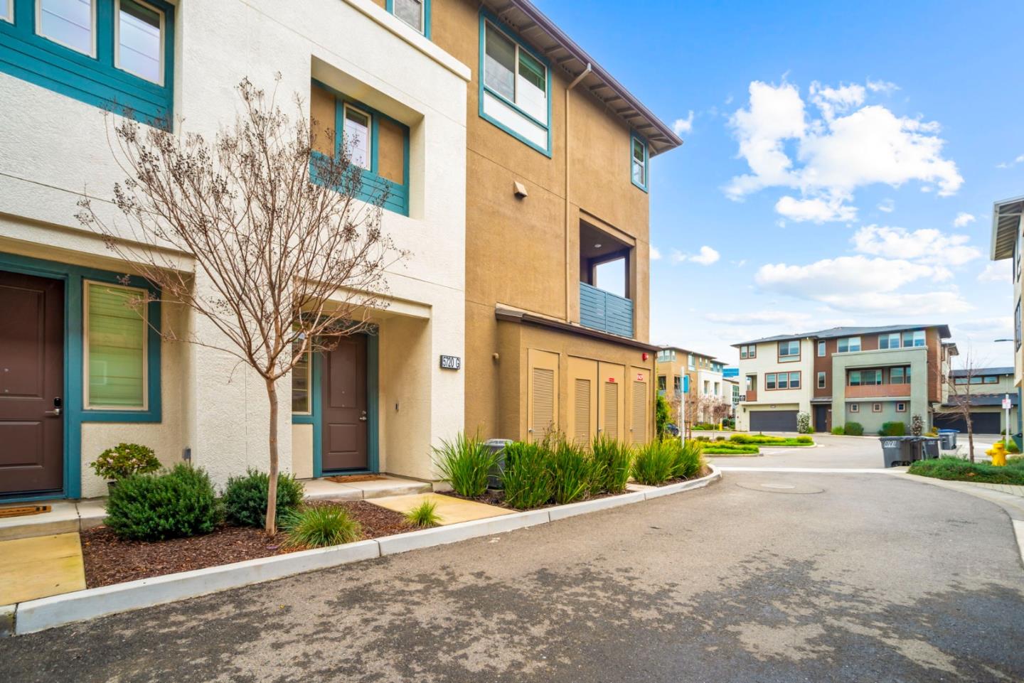 Detail Gallery Image 3 of 55 For 5720 Greige Cir #G,  Dublin,  CA 94568 - 3 Beds | 2/1 Baths