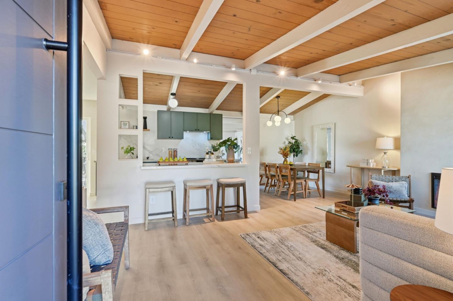 Detail Gallery Image 4 of 31 For 2511 Rosewood Dr, San Bruno,  CA 94066 - 3 Beds | 2 Baths