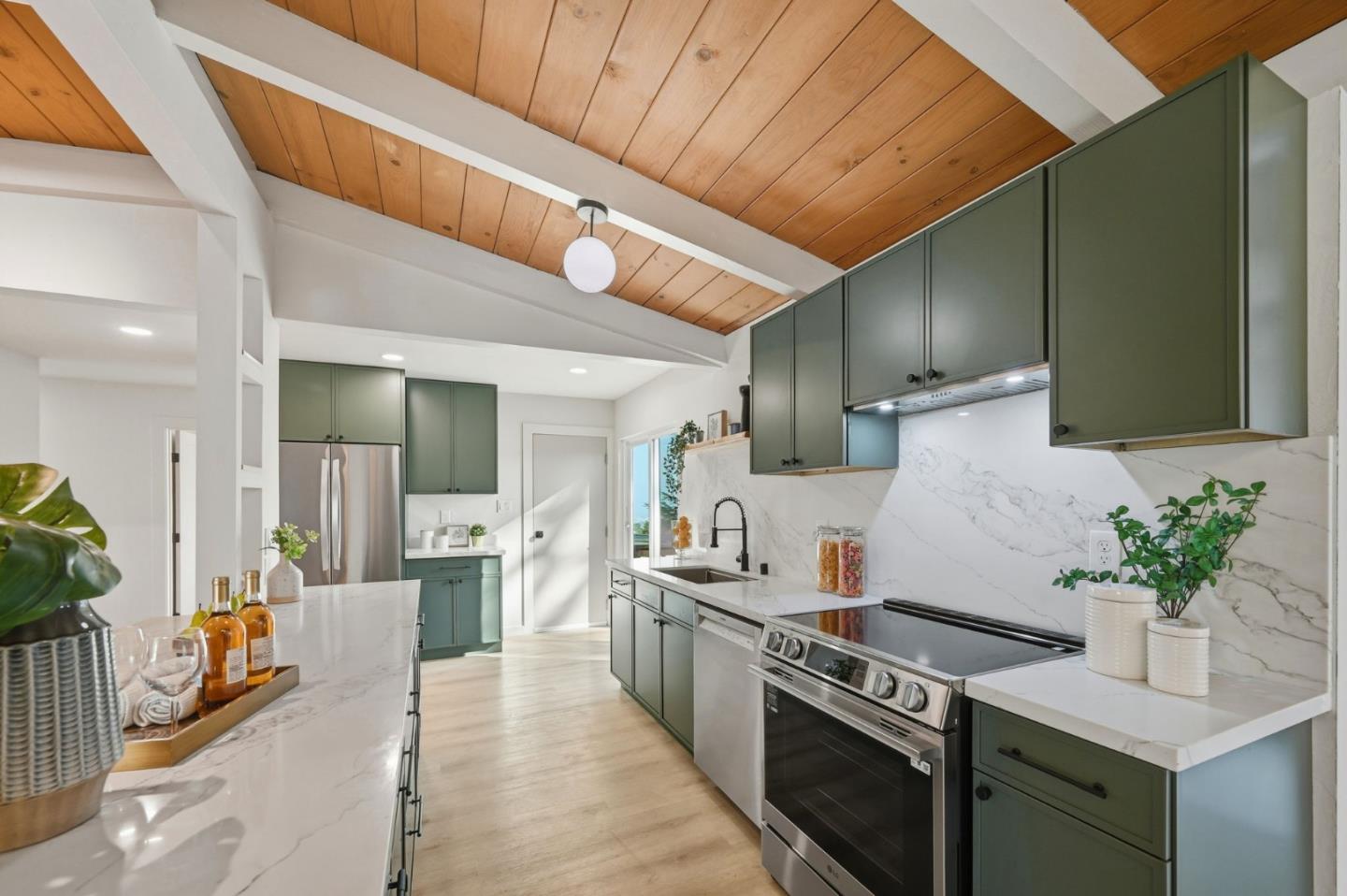 Detail Gallery Image 7 of 31 For 2511 Rosewood Dr, San Bruno,  CA 94066 - 3 Beds | 2 Baths