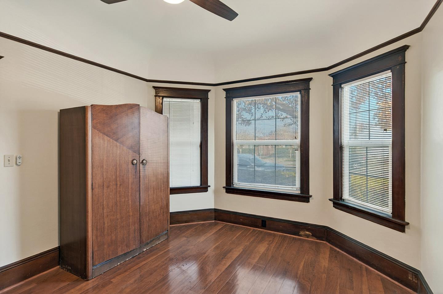 Detail Gallery Image 5 of 19 For 935 S 7th St, San Jose,  CA 95112 - 3 Beds | 2 Baths