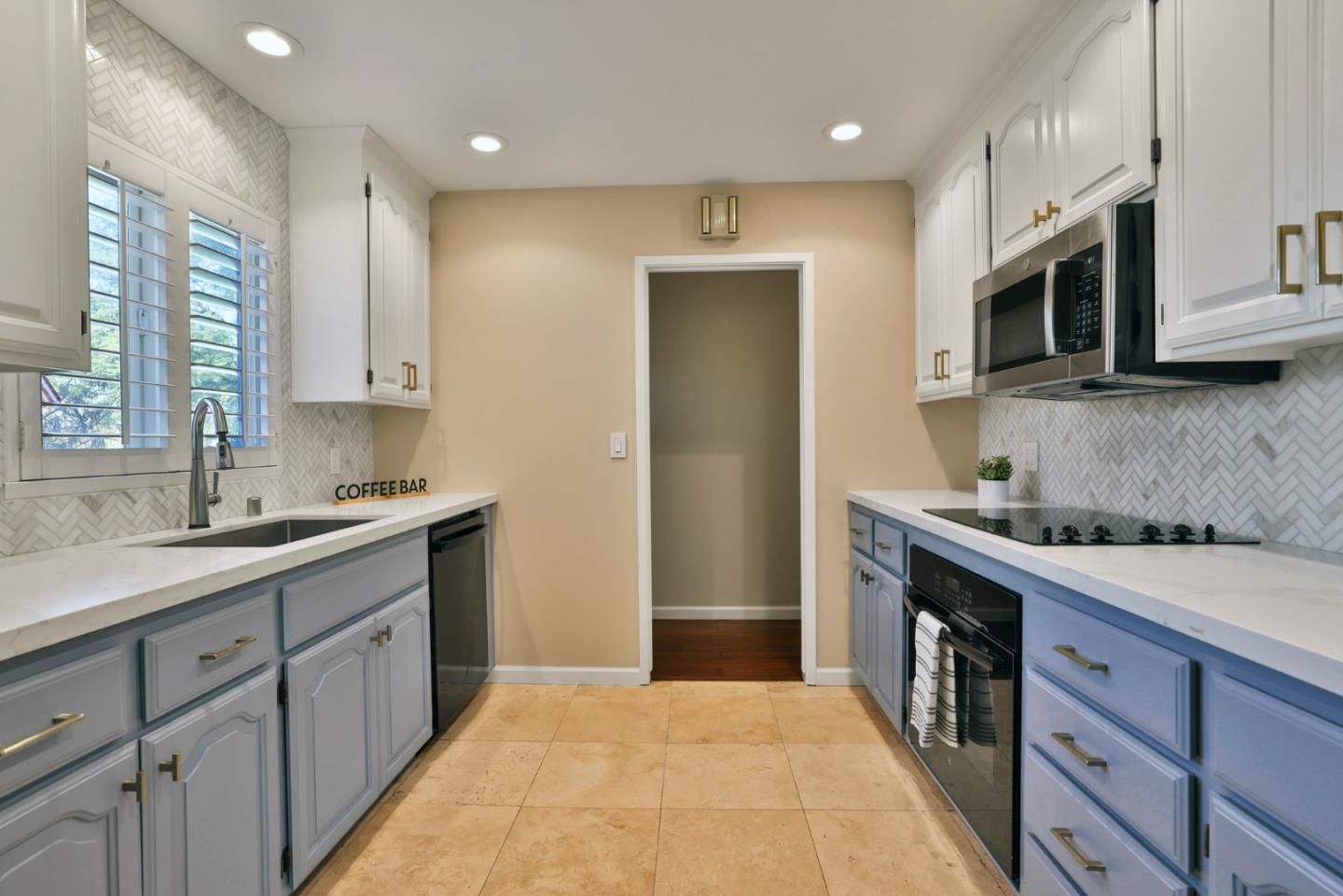 Detail Gallery Image 3 of 12 For 4898 Caroline Way, San Jose,  CA 95124 - 3 Beds | 2 Baths