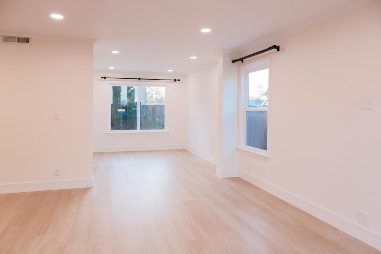 Detail Gallery Image 5 of 26 For 4203 Briarglen Dr, San Jose,  CA 95118 - 4 Beds | 2/1 Baths