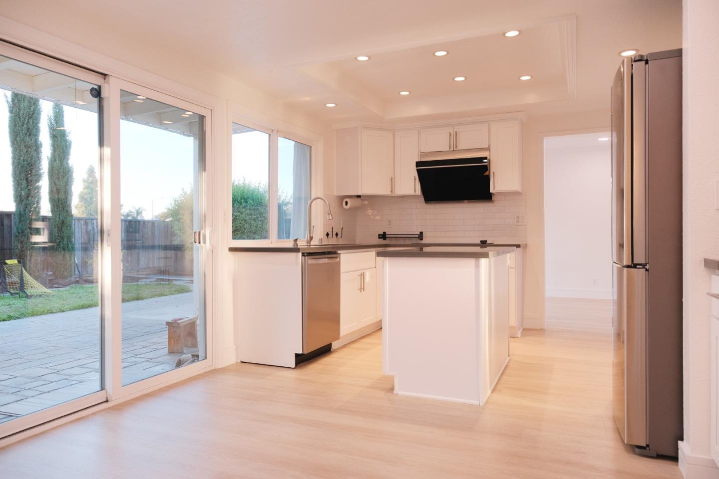 Detail Gallery Image 6 of 26 For 4203 Briarglen Dr, San Jose,  CA 95118 - 4 Beds | 2/1 Baths