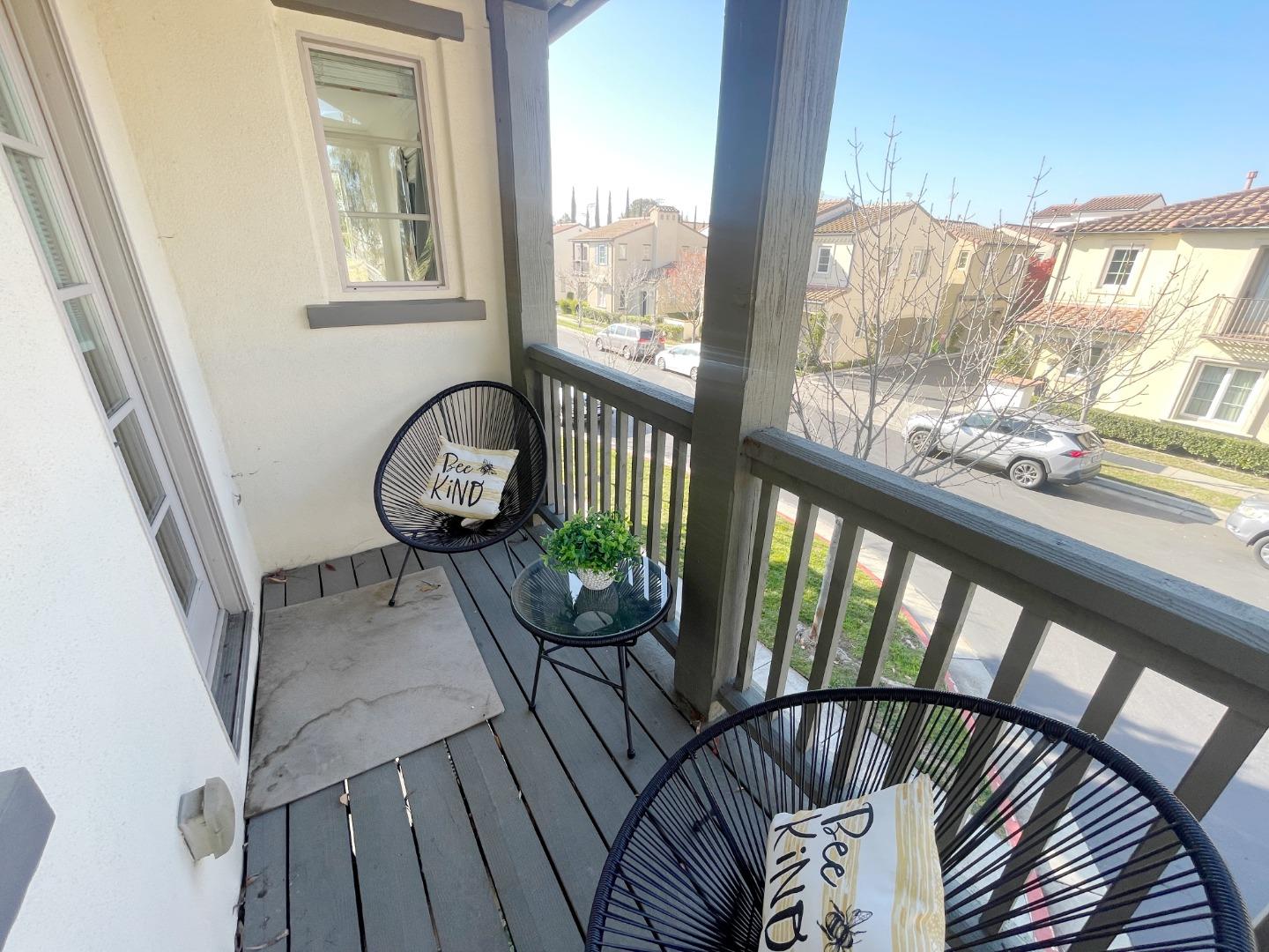 Detail Gallery Image 17 of 31 For 1325 Dahlia Loop, San Jose,  CA 95126 - 3 Beds | 2/1 Baths