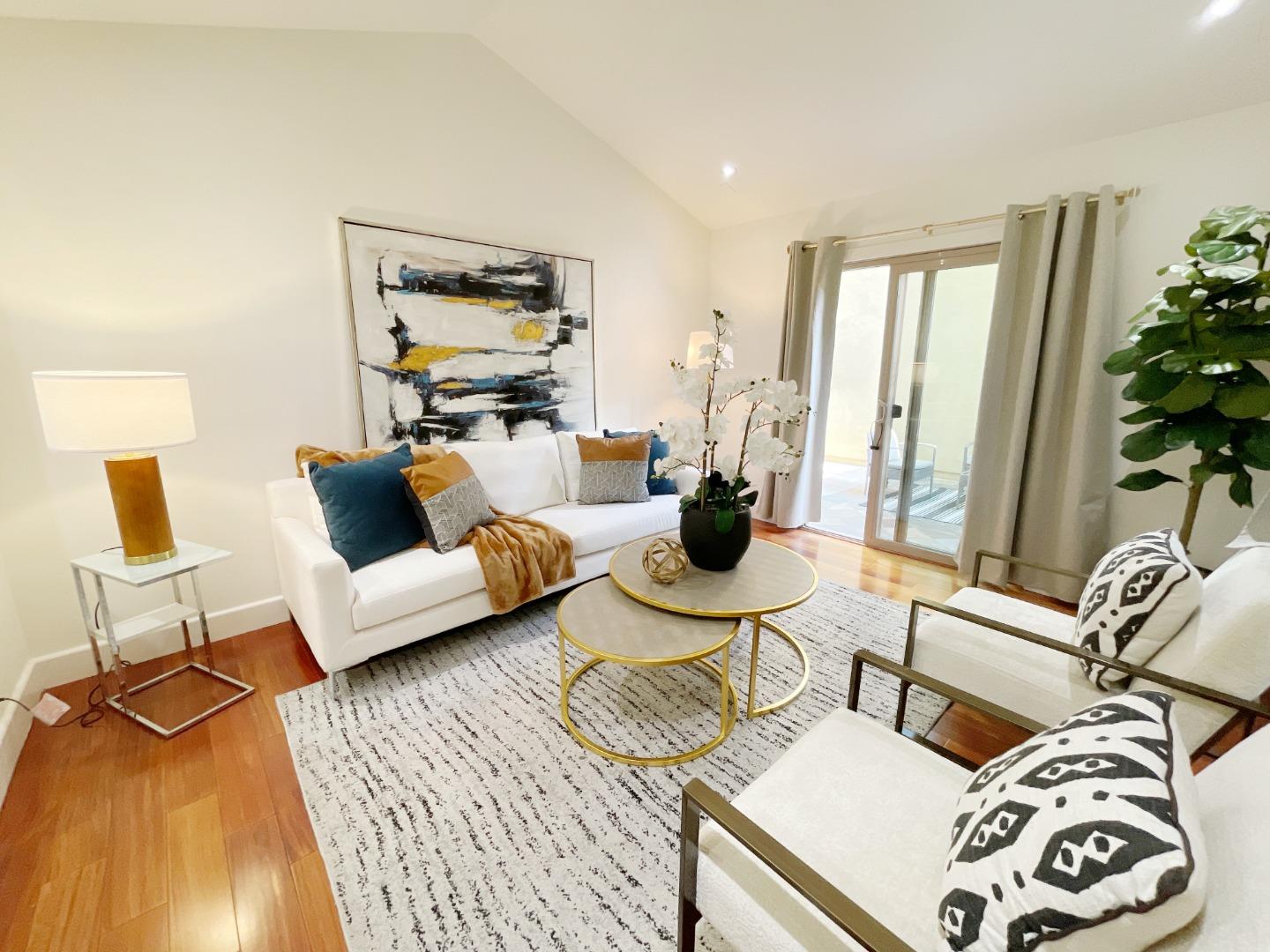 Detail Gallery Image 2 of 31 For 1325 Dahlia Loop, San Jose,  CA 95126 - 3 Beds | 2/1 Baths