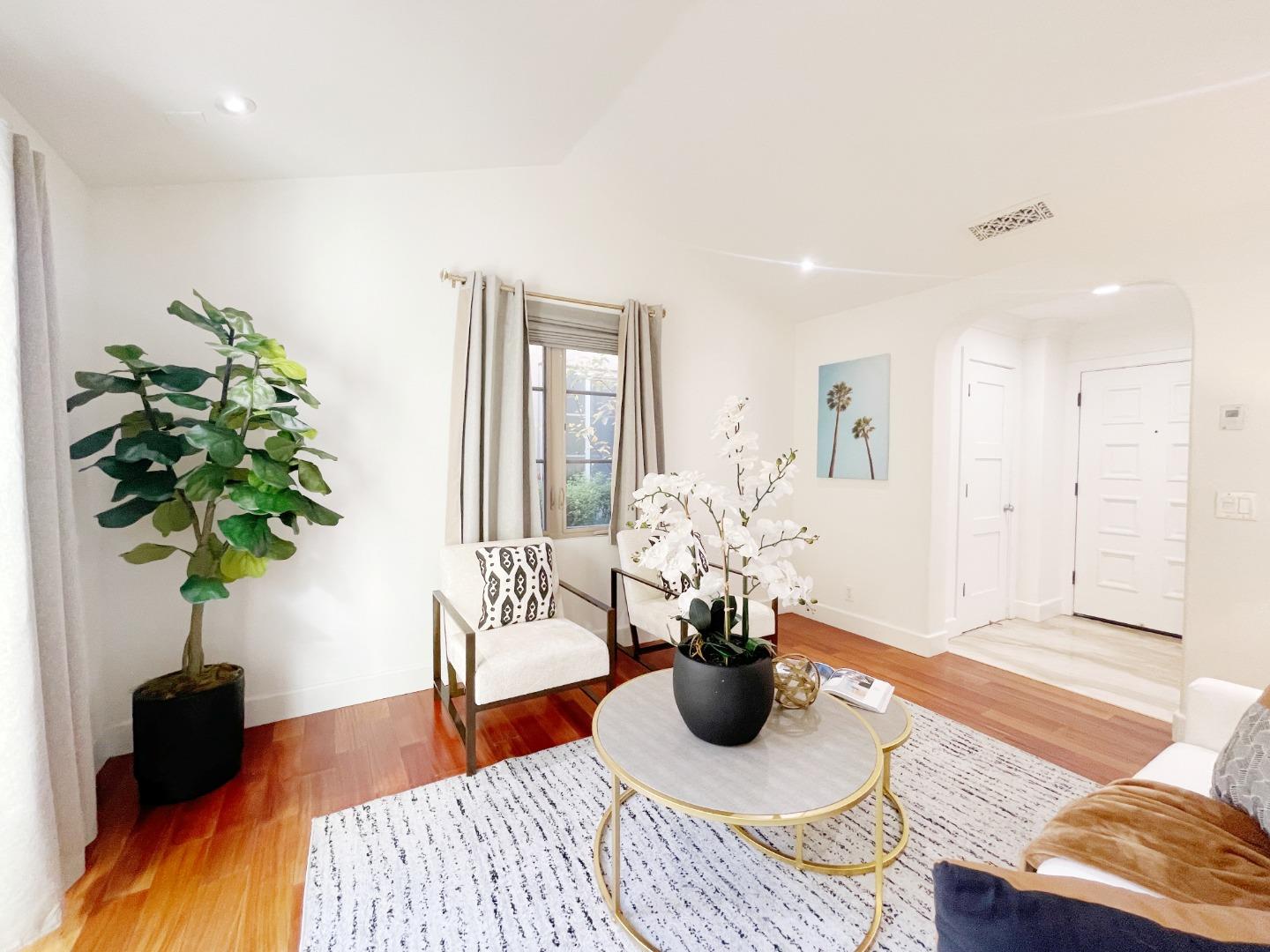 Detail Gallery Image 3 of 31 For 1325 Dahlia Loop, San Jose,  CA 95126 - 3 Beds | 2/1 Baths